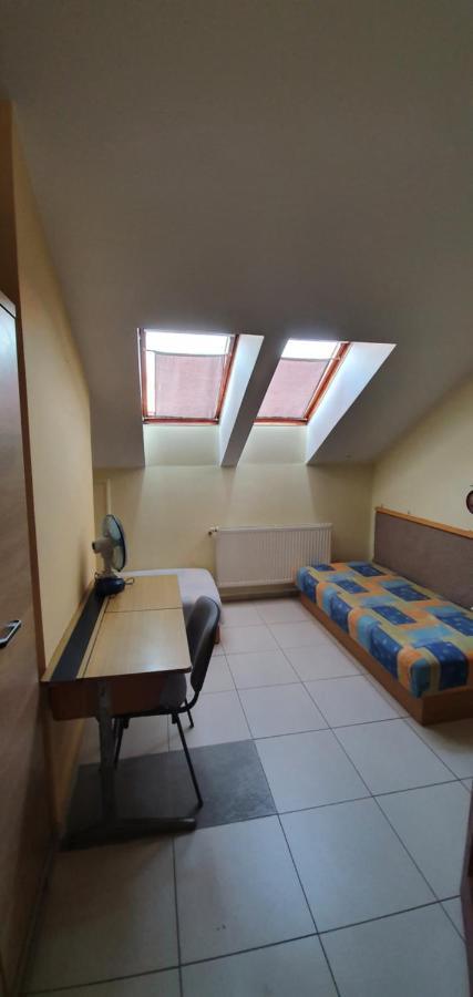 Romzsa Todor Kollegium Hostel Seghedin Exterior foto