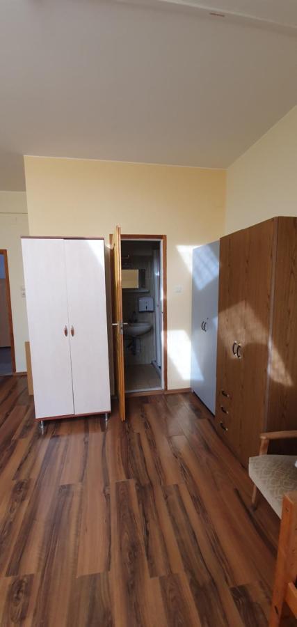 Romzsa Todor Kollegium Hostel Seghedin Exterior foto