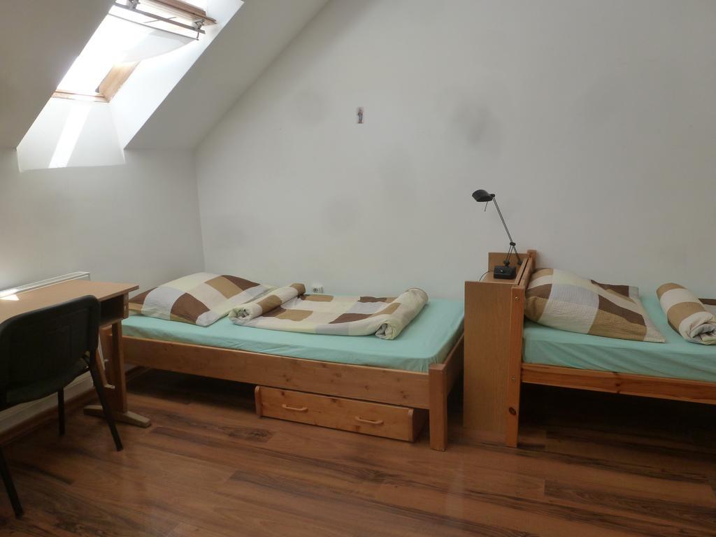 Romzsa Todor Kollegium Hostel Seghedin Cameră foto